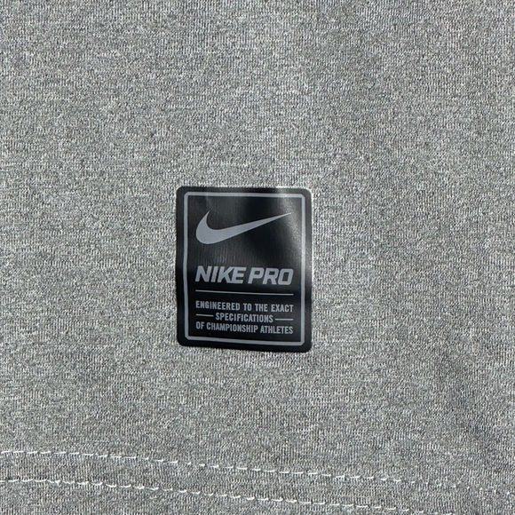 Nike Gray Tank Top Nike Pro DriFIT Compression Sleeveless Swoosh Medium size M - Picture 5 of 16